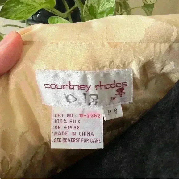 Vtg 90s Courtney Rhodes 100% Silk Buttercream Floral Necktie Blouse - Size 6P - Picture 6 of 9